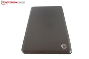 Габариты и вес (~2.8 кг) устройства стандартны для 17-тидюймовых ноутбуков.