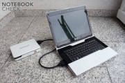 При соединении через специальный PCI-E порт к графическому ускорителю, ноутбук может использовать до 4х мониторов.