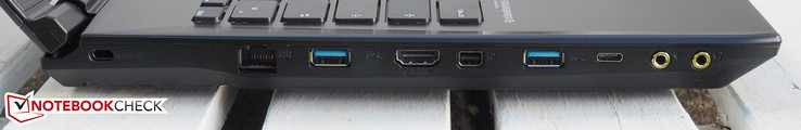 Слева: разъем для замка Kensington Lock, разъем RJ45-LAN, порт USB 3.0, порт HDMI, порт DisplayPort, порт USB 3.0, порт USB 3.0 Type-C, разъемы для микрофона и наушников