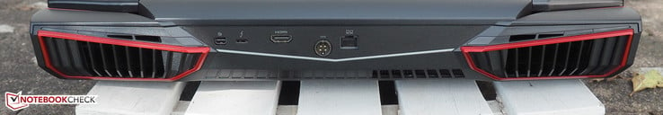 Сзади: Mini-DisplayPort, USB 3.1 Generation 2 Type-C (Thunderbolt 3), HDMI, коннектор питания, Ethernet