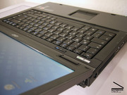 Клавиатура – одна из лучших в данной категории ноутбуков, только пластик не такой качественный как у более дорогих моделей HP.