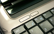 Рядом с кнопкой Power, расположена кнопка позволяющая получить мгновенный доступ к почте, интернету и IM-клиентам.