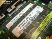 Две модули оперативной памяти (2 x 2 ГБ DDR2-800, максимум возможно установить 4 ГБ)
