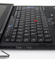 Клавиатура имеет обычную для Thinkpad раскладку.