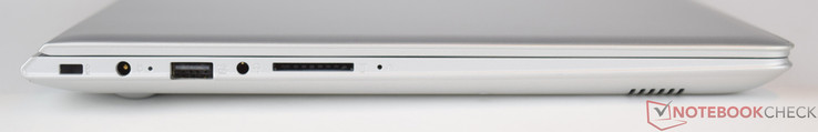 Слева: разъём Kensington lock, вход питания, 1x USB 2.0, комбинированный аудиопорт 3.5 мм, адаптер карт памяти SD