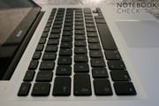 Новая клавиатура идентична клавиатуре в MacBook Pro 15".