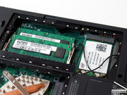 Для снижения цены в ноутбуке используется оперативная память DDR2 – хотя чипсет поддерживает и DDR3.