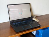 Обзор ноутбука Alienware m16 R2: Смелые и рискованные нововведения