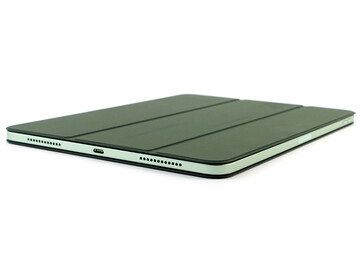 iPad Air 10.9 в обложке Smart Folio