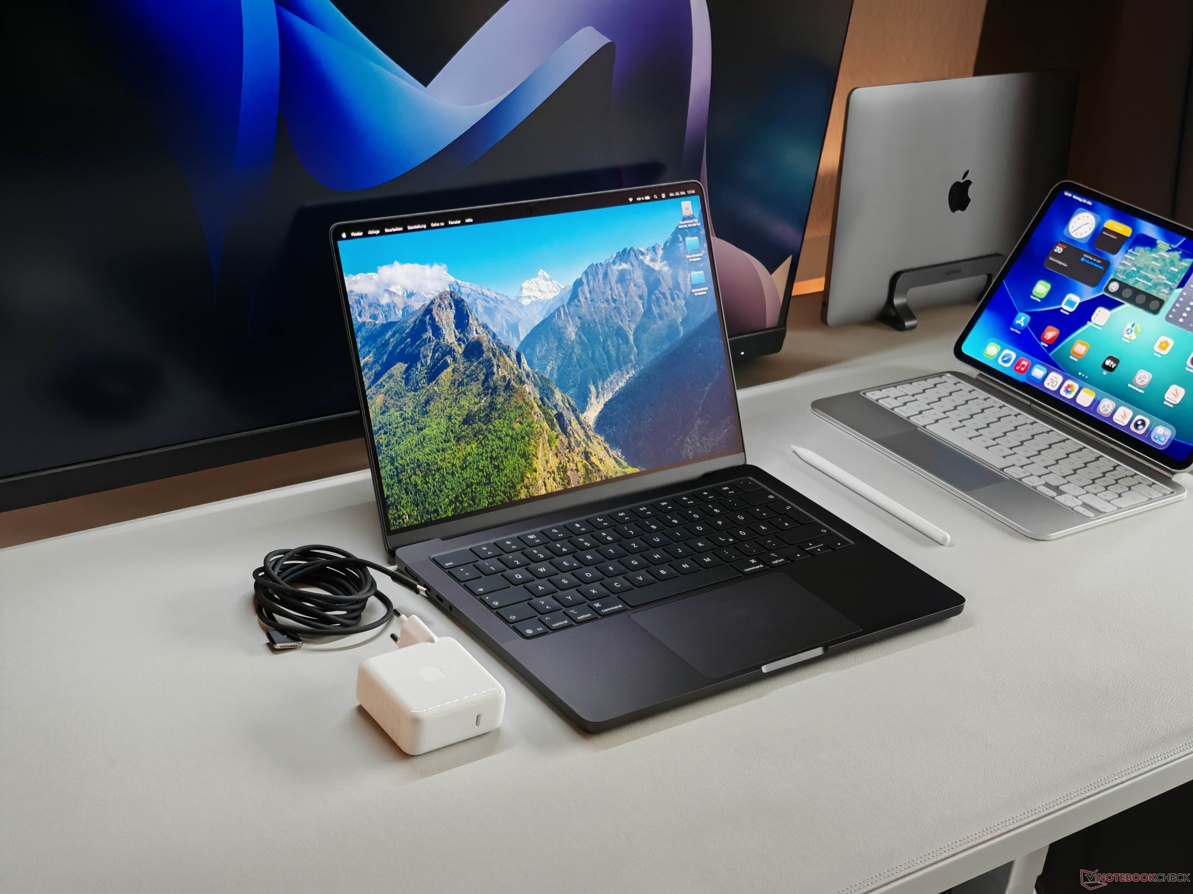macbook_pro_14_m5_case_04.jpg