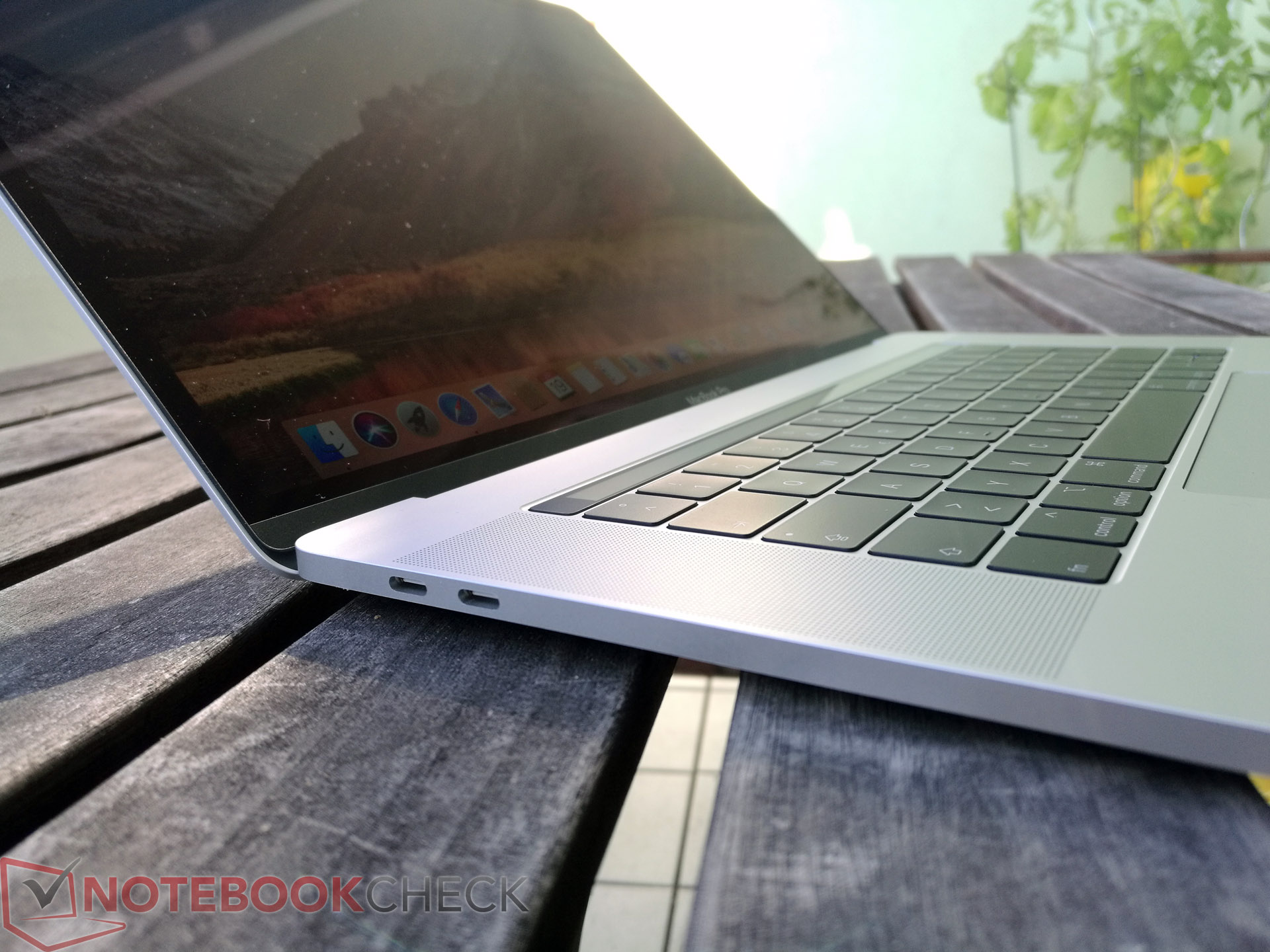 Ноутбук Apple MacBook Pro 15 2018 (2.6 GHz, 560X). Обзор от Notebookcheck -  Notebookcheck-ru.com