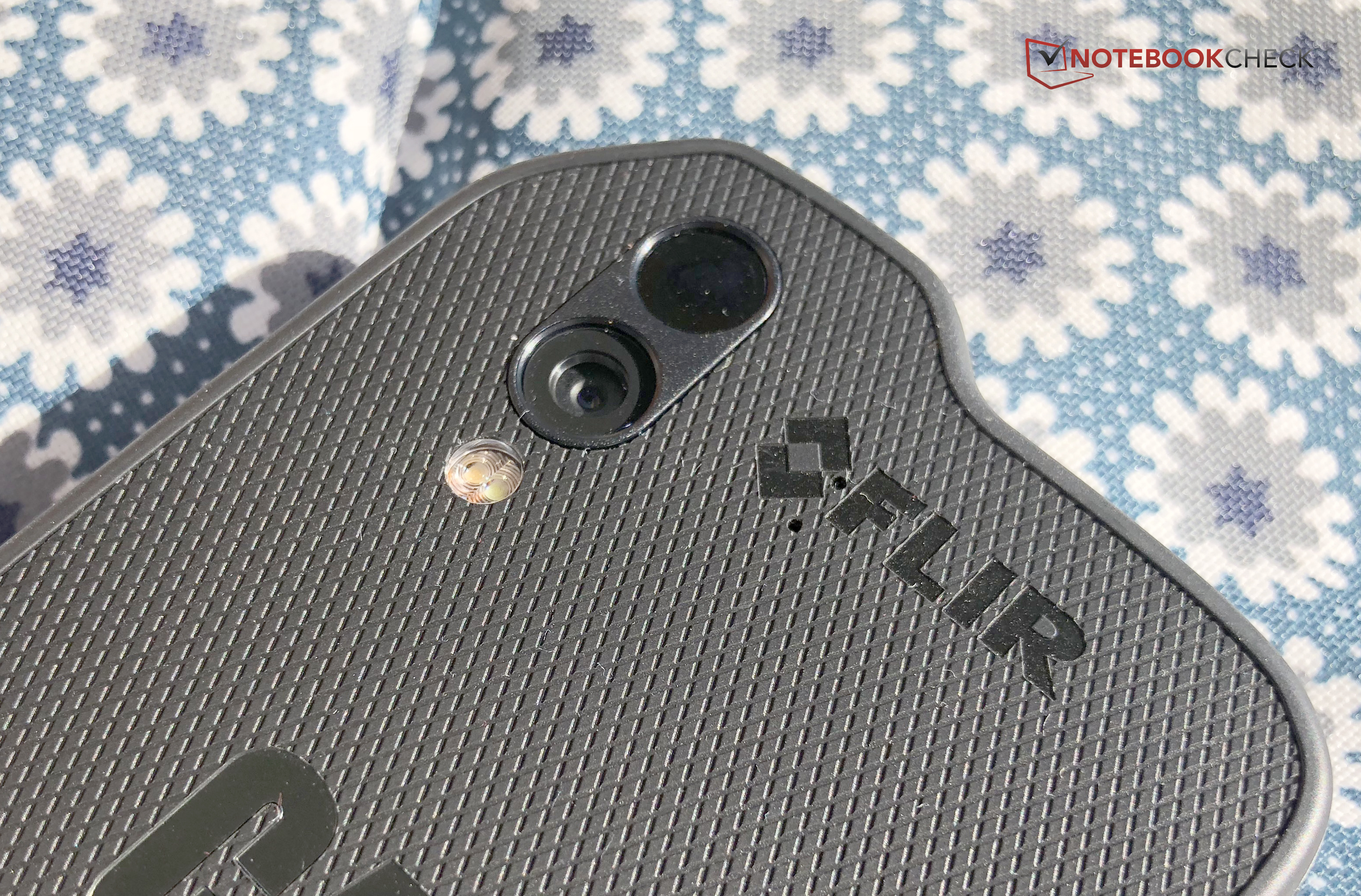 Смартфон CAT S61. Краткий обзор от Notebookcheck - Notebookcheck-ru.com