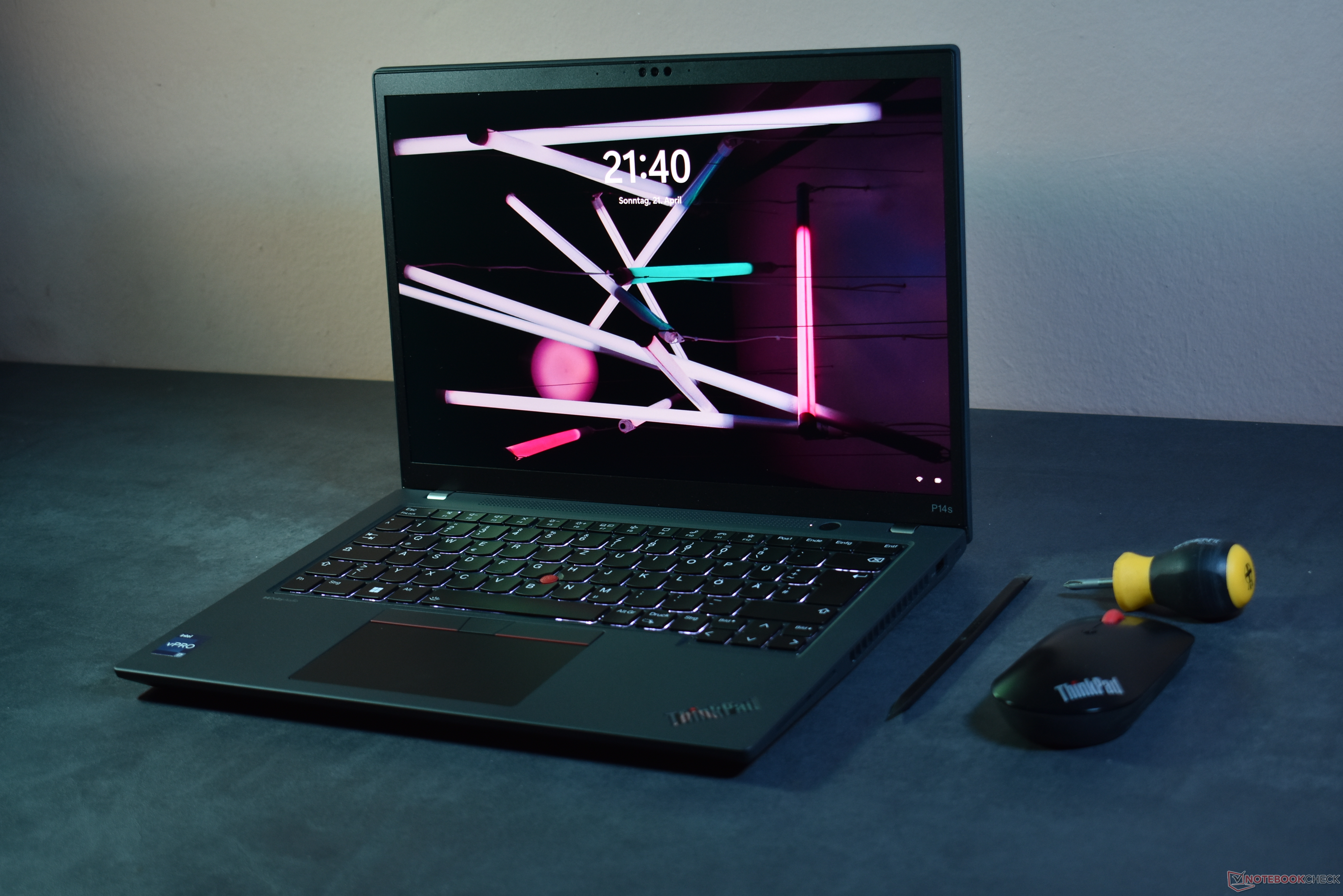 ThinkPad P14s Gen4 OLED 有機EL ThinkPad P14s Gen 4 (第13世代Intel® Core™) | スリムで軽量な14型