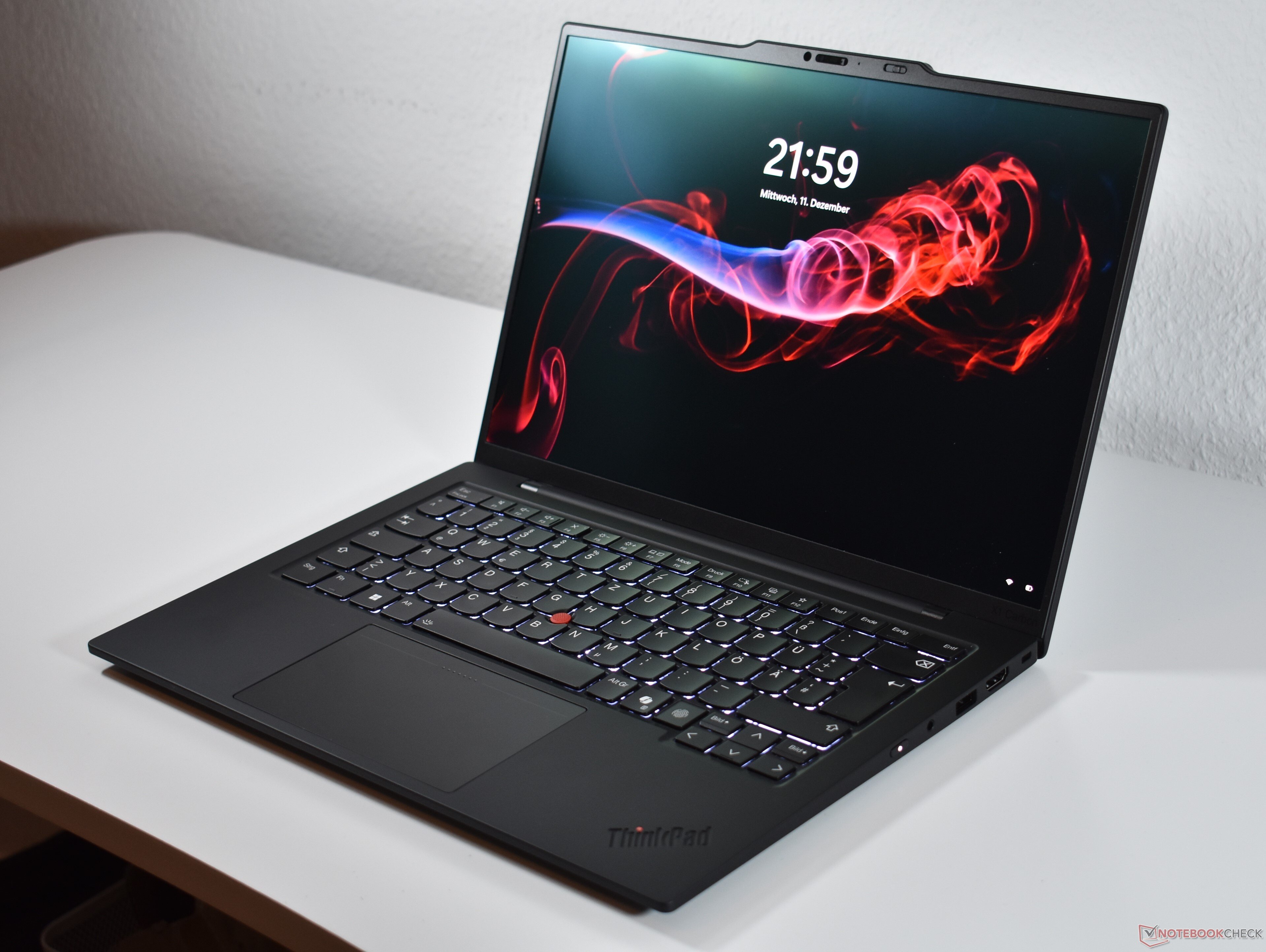 Обзор ноутбука Lenovo ThinkPad X1 Carbon Gen 13 Aura Edition: X1