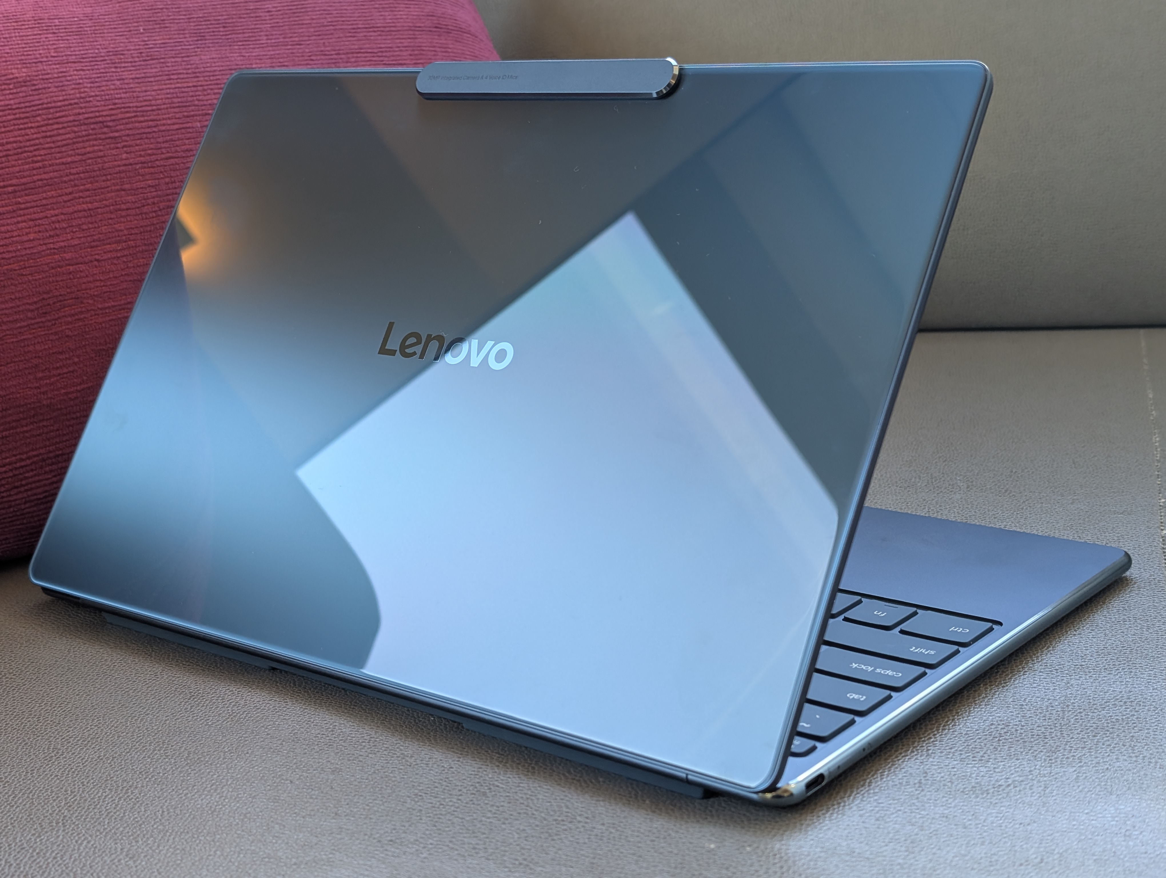 Обзор Lenovo Yoga Slim 9 14 Gen 10: Первый ноутбук с невидимой веб