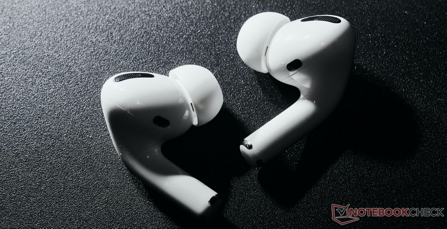 Почему наушник трещит. AIRPODS 2. Apple AIRPODS Pro 2022 черные. Сетка металл AIRPODS. Кастом AIRPODS 2.