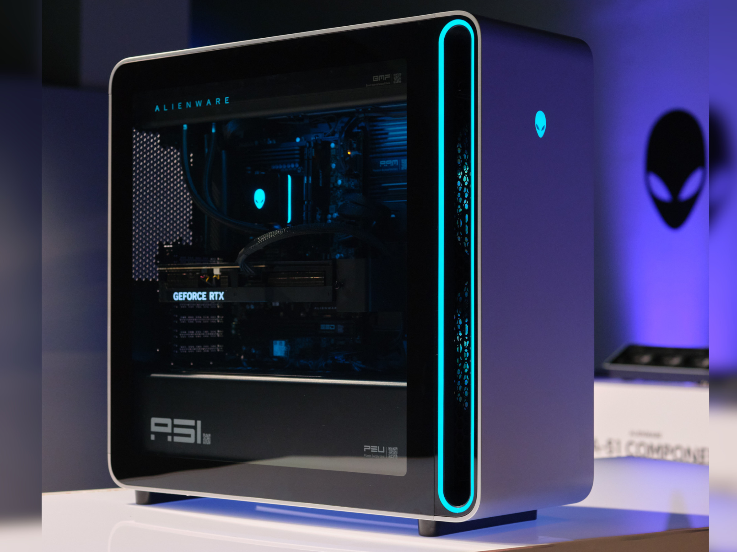 Новый игровой десктоп Alienware Area-51 оснащен мощным графическим ...