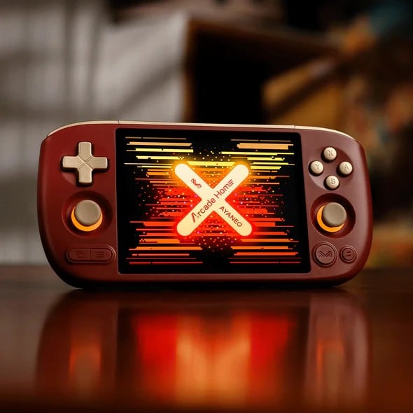 Мини-аркада Ayaneo Pocket Air Mini Arcade Home Limited Edition имеет красный корпус и золотистые элементы управления.