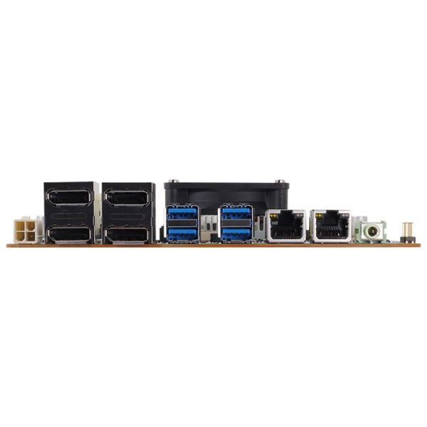 Материнская плата оснащена целыми четырьмя выходами DisplayPort 1.4.