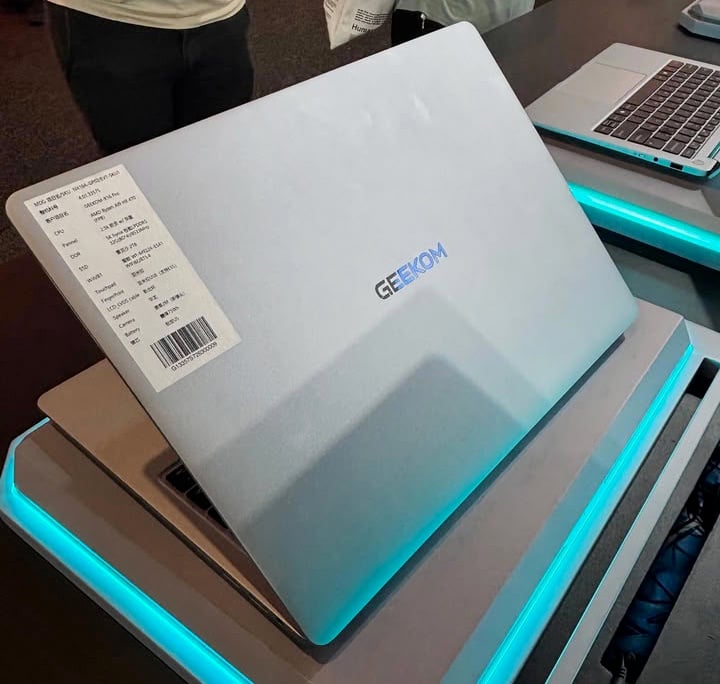 Geekom GeekBook X16 Pro отличается корпусом из магниевого сплава премиум-класса.