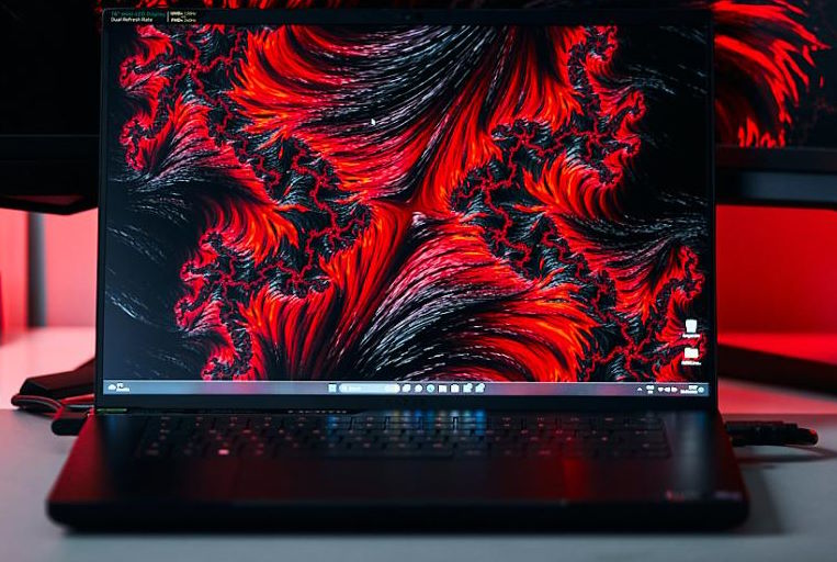 Обзор Razer Blade 16 (Early 2023): Ноутбук с первым в мире двухрежимным mini-LED UHD+ дисплеем