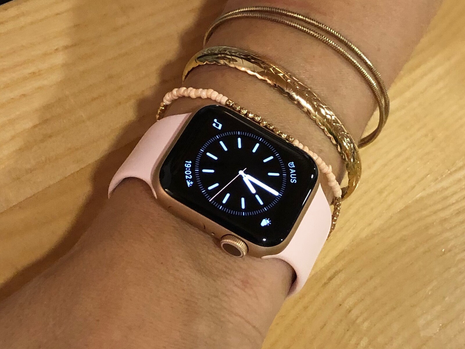 Обзор умных часов Apple Watch Series 5: могут больше, но служат меньше
