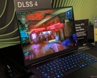 Razer Blade 16 на выставке GDC 2025 запустил Cyberpunk 2077 с активным DLSS 4 (Источник изображения: Notebookcheck)
