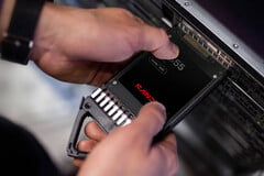 Корпоративный SSD-накопитель SanDisk. За последний год цены на флэш-накопители выросли в несколько раз.
