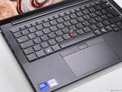 Обзор Lenovo ThinkPad E14 G7 - Доступный офисный ноутбук выделяется на фоне конкурентов благодаря дисплею на 120 Гц