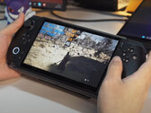 GPD Win 5 используется с подключенным блоком аккумуляторов емкостью 80 Втч. (Источник изображения: GPD)