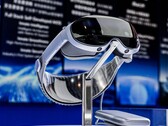 Для питания Vivo Vision используется портативный аккумуляторный блок. (Источник изображения: 小白测评 на Weibo)