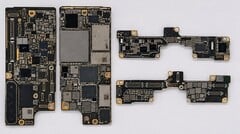 Материнская плата предполагаемого складного iPhone Ultra; изображение, вероятно, отредактировано с помощью ИИ