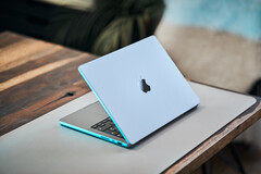 MacBook Pros получат тандемную технологию OLED-дисплеев от iPad Pro уже в 2026 году, что позволит создавать более тонкие модели. (Источник: Notebookcheck)