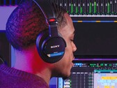 Sony представляет профессиональные наушники MDR-M1 с ультраширокой частотной характеристикой для использования при записи, микшировании и мастеринге звука. (Источник изображения: Sony)