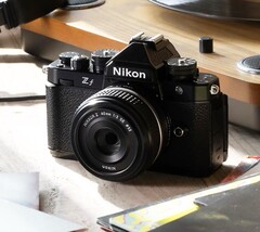 Nikon обновляет прошивку своей ретро-полнокадровой камеры (Источник изображения: Nikon)