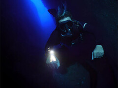 Часы Suunto Nautic также оснащены встроенным фонариком. (Источник изображения: Nautic)