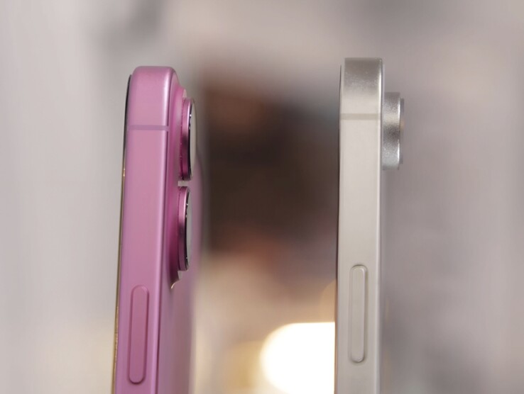 Apple манекен iPhone SE 4 рядом с iPhone 16. (Источник изображения: Majin Bu)