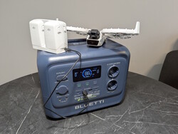 Идеально подходит для зарядки дронов в дороге