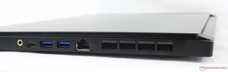 Правая сторона: аудио разъем, порт USB Type-C 3.2 Gen. 2, 2x USB Type-A 3.2 Gen. 2, 2.5-Гбит Ethernet