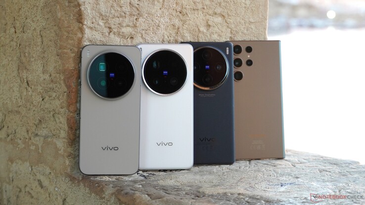 В моей дорожной сумке во время поездки на Кипр и Мальту находились четыре кандидата на тестирование: три флагмана Vivo и флагман Samsung трехлетней давности.