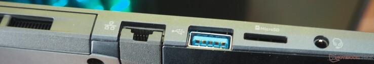 слева: RJ45-LAN, USB-A, microSD, аудио