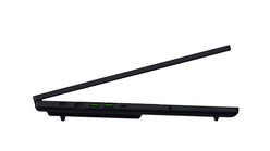 Боковой угол игрового ноутбука Razer Blade 18 (Источник изображения: Razer PR)