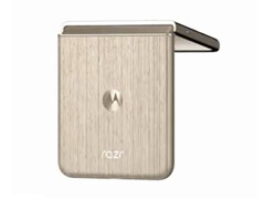 Motorola позаимствовала у Edge 50 Ultra эту деревянную версию Razr 60 Ultra. (Источник изображения: через Evan Blass)