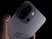 OnePlus 13T, компактный флагманский телефон, выпущенный в начале этого года. (Источник изображения: OnePlus)