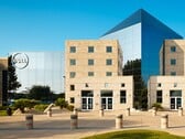 Внешний вид здания компании Dell Technologies с логотипом компании.