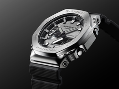 Крупный план циферблата часов Casio G-Shock x Mandalorian.