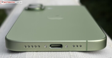 Снизу: динамик, USB-C 2.0, микрофон