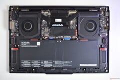 Взгляд на внутреннее устройство Lenovo ThinkPad X9-15p Gen 1 Aura Edition