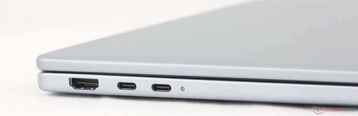 Слева: HDMI 2.1, USB-C 3.2 Gen. 2 w/ DisplayPort 1.4 + Power Delivery, USB-C Thunderbolt 4 w/ DisplayPort 2.1 + Power Delivery