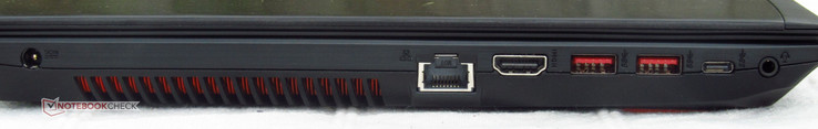 Слева: гнездо зарядного устройства, Ethernet-порт, HDMI, 2x USB 3.0, USB Type-C (Gen 1), 3.5 мм комбинированный аудио разъем